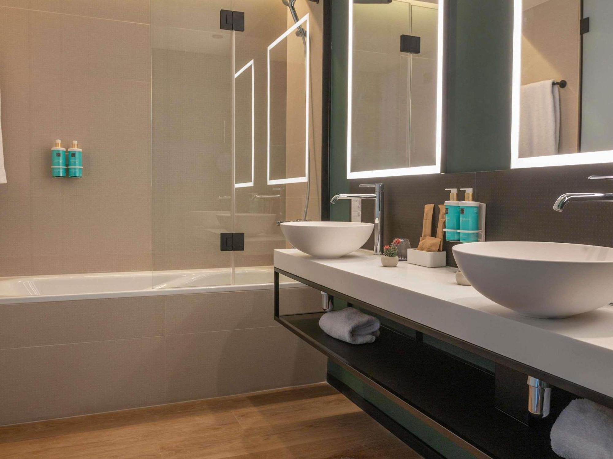 Novotel Valencia Lavant Esterno foto