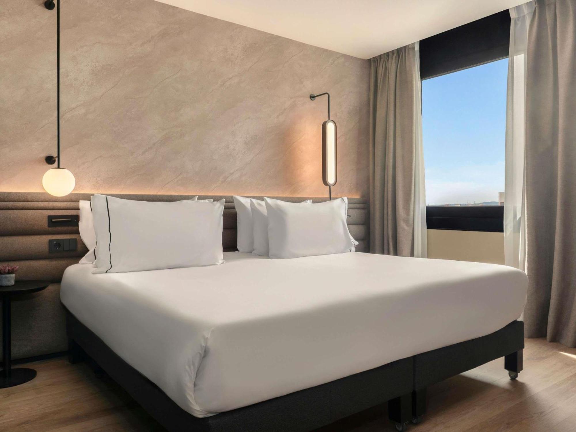 Novotel Valencia Lavant Esterno foto