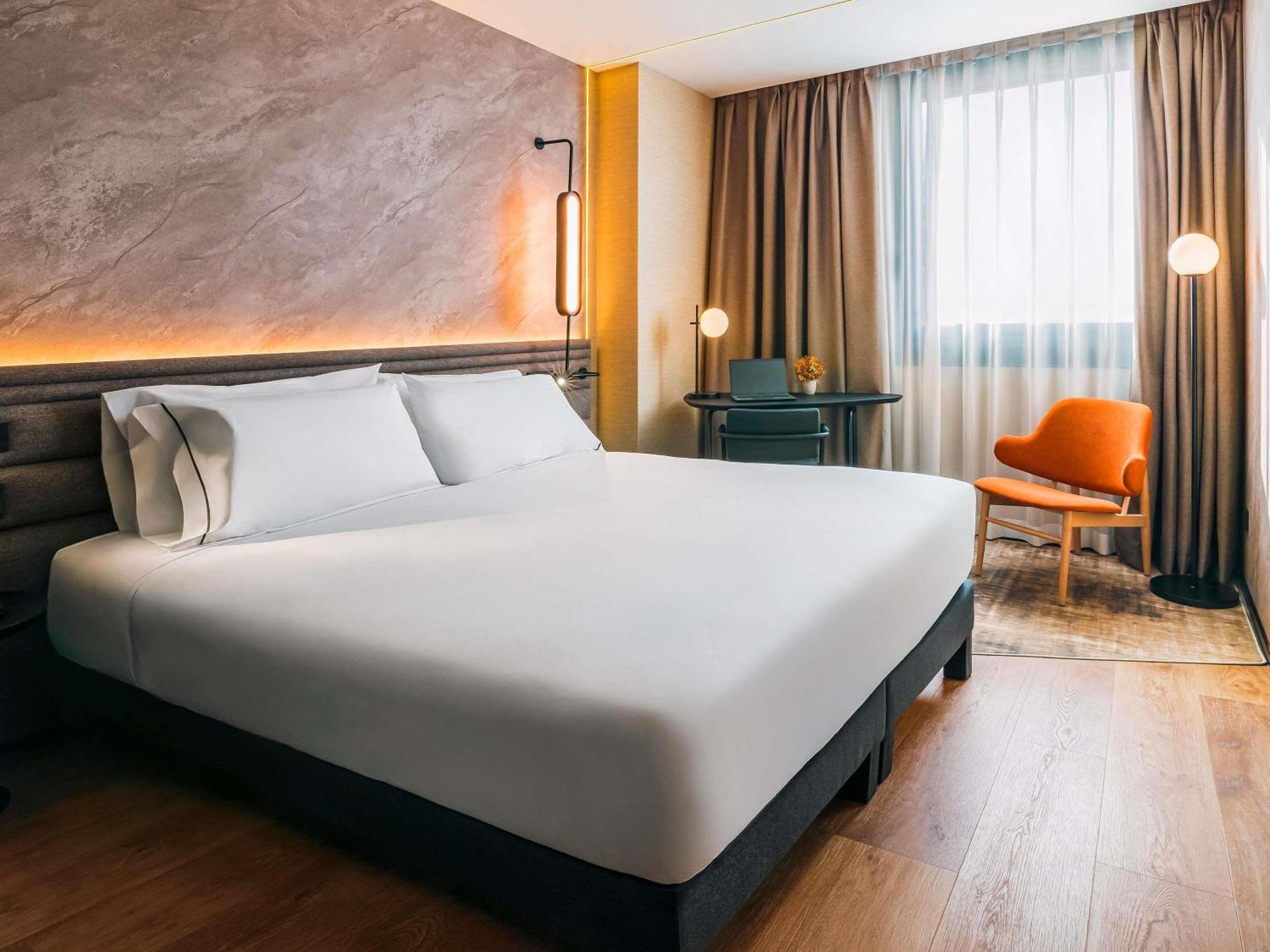Novotel Valencia Lavant Esterno foto
